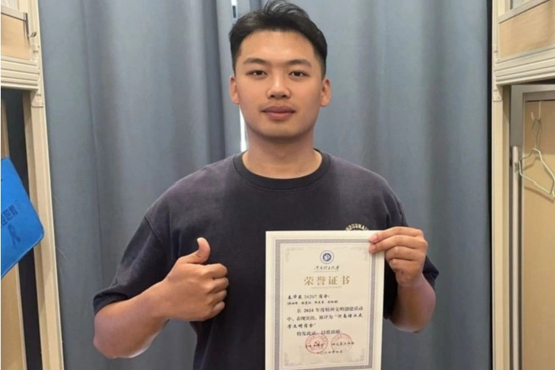 校级文明学生——靳昊奇